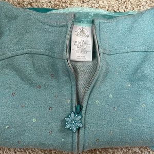 Disney official Elsa ❄️ Frozen hoodie w cape, size 7/8 with sequins. Ice blue.